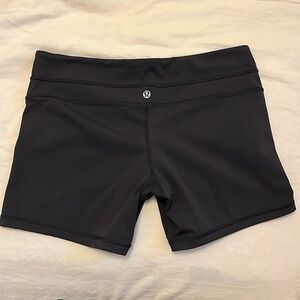 Lululemon athletica size 10 yoga short NWOT